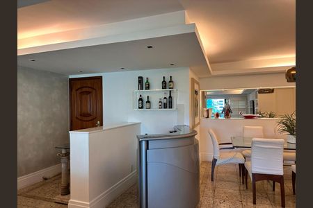 Apartamento à venda com 233m², 4 quartos e 2 vagas Apartamento à venda com 233m², 4 quartos e 2 vagasSala