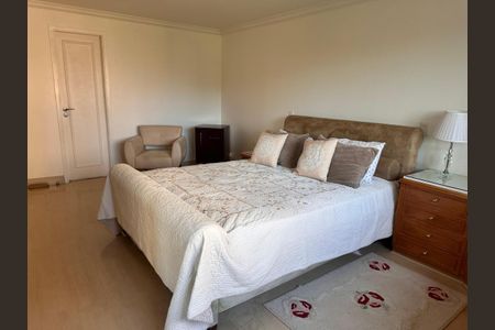 Apartamento à venda com 233m², 4 quartos e 2 vagas Apartamento à venda com 233m², 4 quartos e 2 vagasQuarto 2