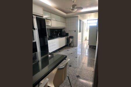 Apartamento à venda com 233m², 4 quartos e 2 vagas Apartamento à venda com 233m², 4 quartos e 2 vagasCozinha