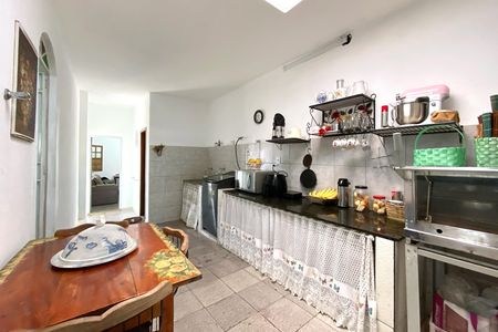 Casa à venda com 220m², 5 quartos e 4 vagas Casa à venda com 220m², 5 quartos e 4 vagasÁrea de Serviço