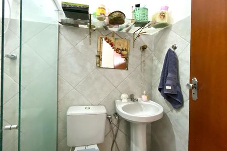 Casa à venda com 220m², 5 quartos e 4 vagas Casa à venda com 220m², 5 quartos e 4 vagasBanheiro social 2