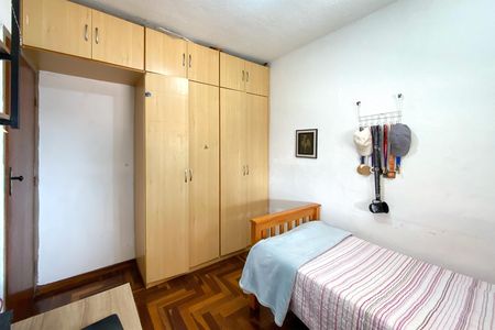 Casa à venda com 220m², 5 quartos e 4 vagas Casa à venda com 220m², 5 quartos e 4 vagasQuarto 2