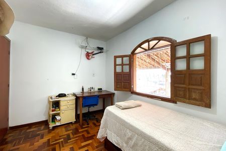 Casa à venda com 220m², 5 quartos e 4 vagas Casa à venda com 220m², 5 quartos e 4 vagasQuarto 3