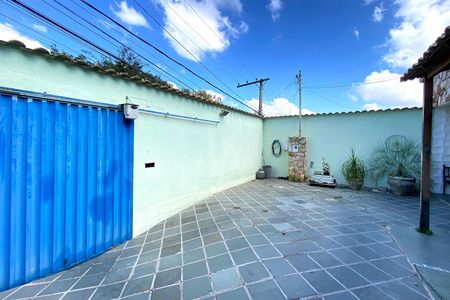 Casa à venda com 220m², 5 quartos e 4 vagas Casa à venda com 220m², 5 quartos e 4 vagasGaragem