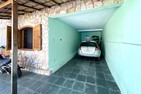 Casa à venda com 220m², 5 quartos e 4 vagas Casa à venda com 220m², 5 quartos e 4 vagasGaragem