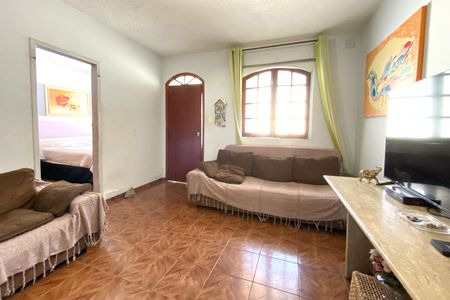 Casa à venda com 220m², 5 quartos e 4 vagas Casa à venda com 220m², 5 quartos e 4 vagasSala