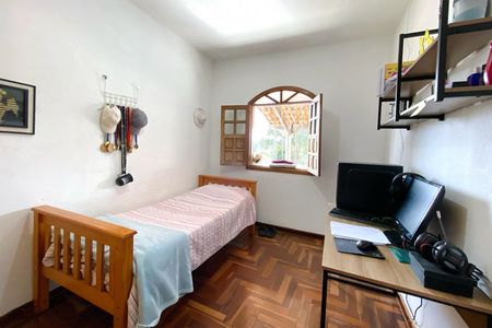 Casa à venda com 220m², 5 quartos e 4 vagas Casa à venda com 220m², 5 quartos e 4 vagasQuarto 2