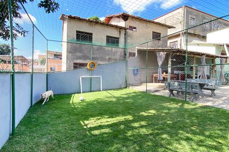 Casa à venda com 220m², 5 quartos e 4 vagas Casa à venda com 220m², 5 quartos e 4 vagasQuadra