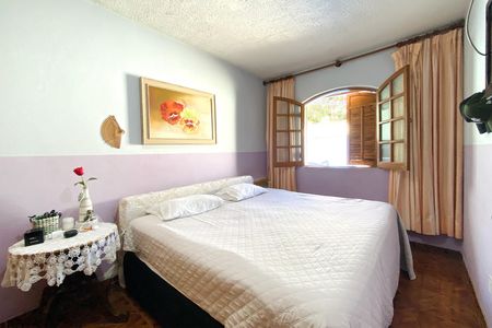Casa à venda com 220m², 5 quartos e 4 vagas Casa à venda com 220m², 5 quartos e 4 vagasQuarto 1