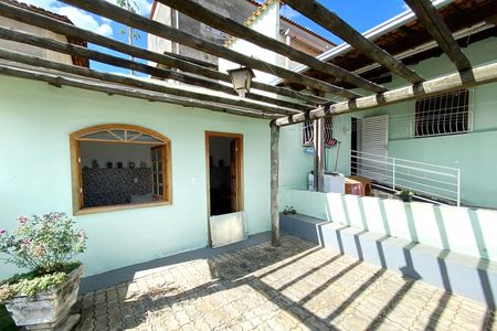 Casa à venda com 220m², 5 quartos e 4 vagas Casa à venda com 220m², 5 quartos e 4 vagasGazebo
