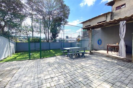 Casa à venda com 220m², 5 quartos e 4 vagas Casa à venda com 220m², 5 quartos e 4 vagasQuintal