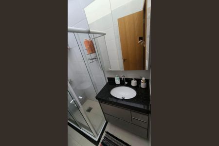 Banheiro de casa para alugar com 2 quartos, 65m² em Novo Mundo, Uberlândia