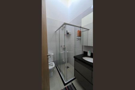 Banheiro de casa para alugar com 2 quartos, 65m² em Novo Mundo, Uberlândia