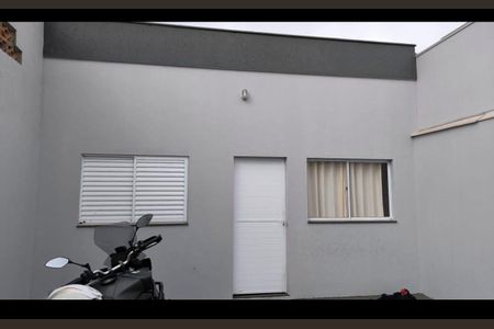 Fachada de casa para alugar com 2 quartos, 65m² em Novo Mundo, Uberlândia