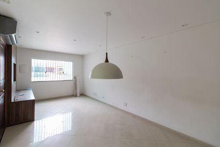 Casa à venda com 115m², 3 quartos e 4 vagasSala