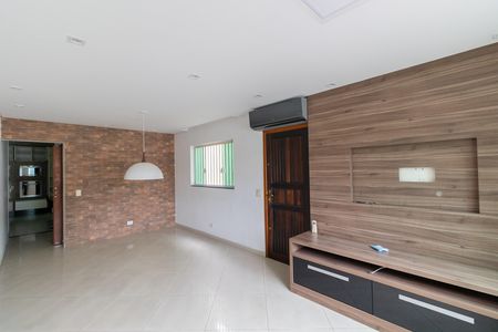 Casa à venda com 115m², 3 quartos e 4 vagasSala