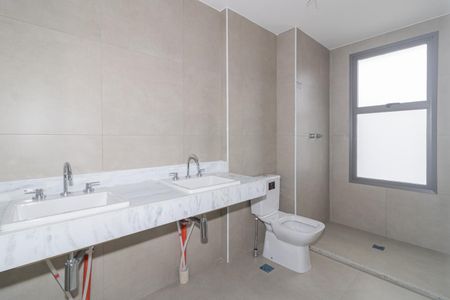 Apartamento à venda com 147m², 3 quartos e 2 vagas Apartamento à venda com 147m², 3 quartos e 2 vagasBanheiro da Suíte 1