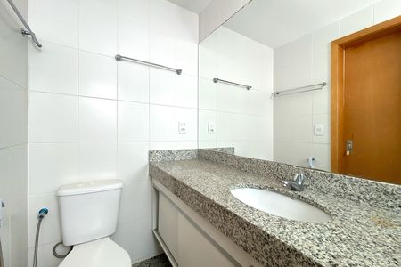 Apartamento à venda com 108m², 3 quartos e 2 vagas Apartamento à venda com 108m², 3 quartos e 2 vagasBanheiro da Suíte 1