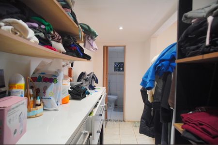 Casa à venda com 120m², 4 quartos e 4 vagasCloset da suíte
