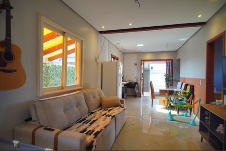 Casa à venda com 120m², 4 quartos e 4 vagasSala
