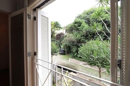 Casa à venda com 4 quartos, 212m² em Vila Deodoro, São Paulo