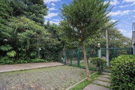 Casa à venda com 212m², 4 quartos e 3 vagas