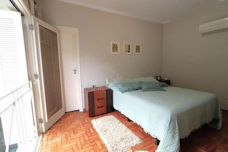 Casa à venda com 4 quartos, 212m² em Vila Deodoro, São Paulo