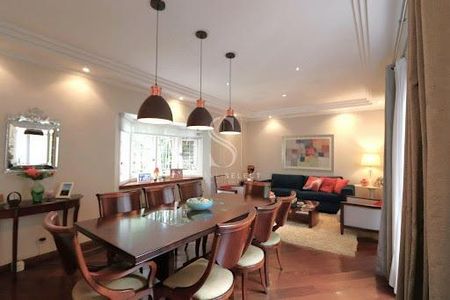 Casa à venda com 4 quartos, 212m² em Vila Deodoro, São Paulo