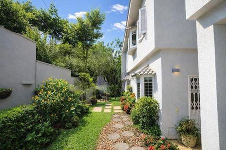 Casa à venda com 4 quartos, 212m² em Vila Deodoro, São Paulo