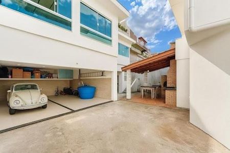 Casa à venda com 4 quartos, 300m² em Jardim das Bandeiras, São Paulo