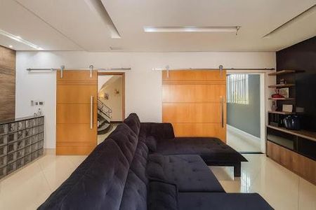 Casa à venda com 4 quartos, 300m² em Jardim das Bandeiras, São Paulo