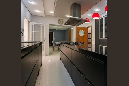 Casa à venda com 4 quartos, 300m² em Jardim das Bandeiras, São Paulo