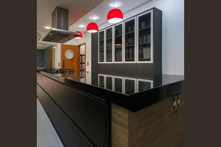 Casa à venda com 4 quartos, 300m² em Jardim das Bandeiras, São Paulo