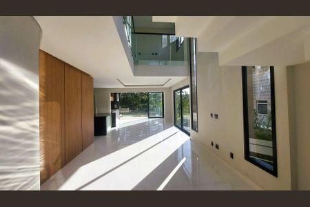 Casa à venda com 273m², 3 quartos e 4 vagas