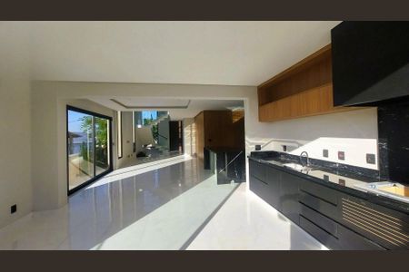 Casa à venda com 273m², 3 quartos e 4 vagas