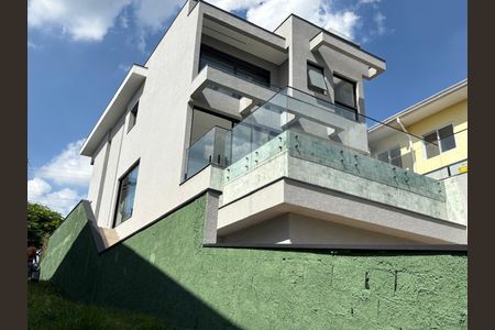 Casa à venda com 273m², 3 quartos e 4 vagas