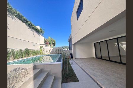 Casa à venda com 386m², 4 quartos e 4 vagas
