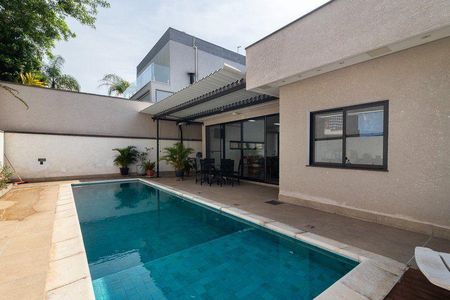 Casa à venda com 302m², 3 quartos e 6 vagas