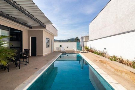 Casa à venda com 302m², 3 quartos e 6 vagas