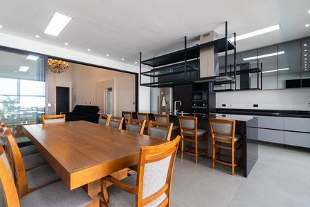 Casa à venda com 3 quartos, 302m² em Cidade Tamboré, Santana de Parnaíba