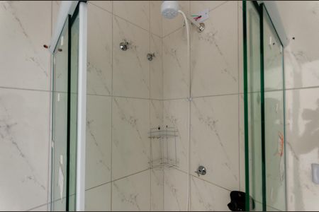 Banheiro de kitnet/studio para alugar com 1 quarto, 40m² em Vila Mangalot, São Paulo