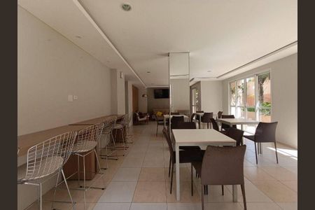 Apartamento à venda com 2 quartos, 65m² em Jardim Ester Yolanda, São Paulo