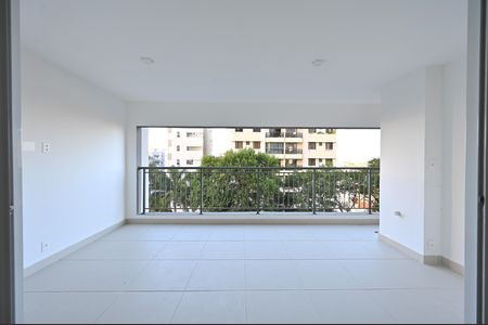 Apartamento à venda com 125m², 3 quartos e 2 vagasVaranda
