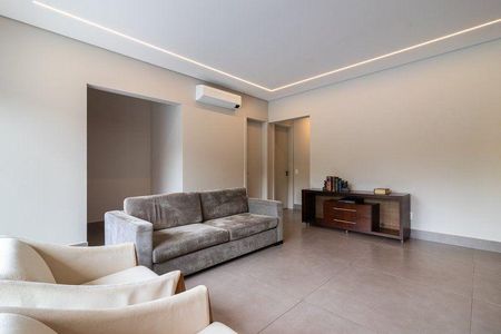 Casa à venda com 230m², 3 quartos e 6 vagas