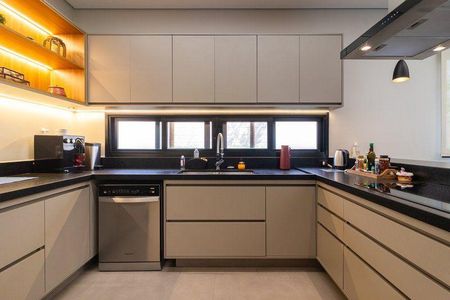 Casa à venda com 230m², 3 quartos e 6 vagas