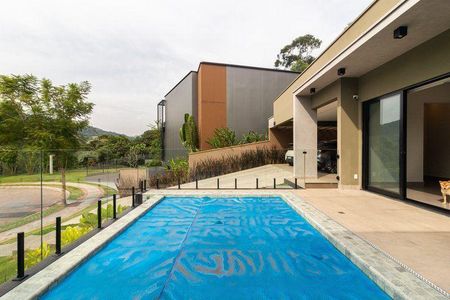 Casa à venda com 230m², 3 quartos e 6 vagas