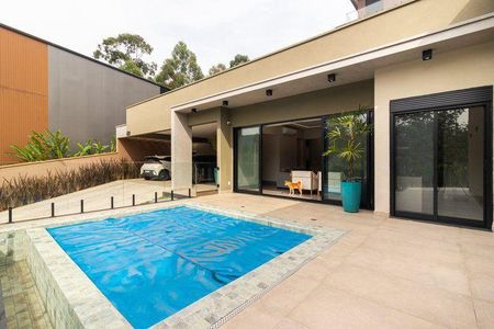 Casa à venda com 230m², 3 quartos e 6 vagas