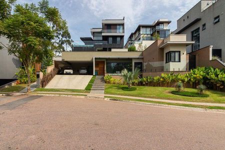Casa à venda com 230m², 3 quartos e 6 vagas