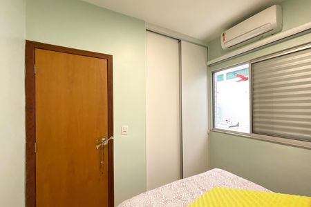 Apartamento à venda com 157m², 3 quartos e 2 vagas Apartamento à venda com 157m², 3 quartos e 2 vagasQuarto 3