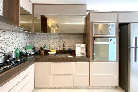 Apartamento à venda com 157m², 3 quartos e 2 vagas Apartamento à venda com 157m², 3 quartos e 2 vagasCozinha